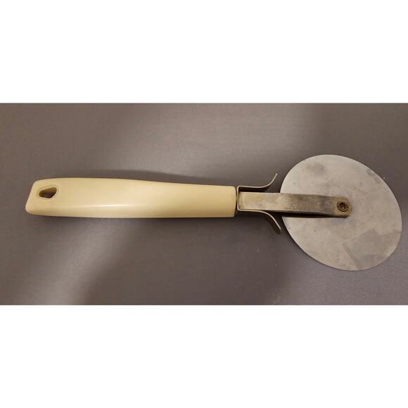 Vintage Ekco Pizza Cutter/Wheel/Slice Ivory Handle Stainless Steel USA - 8" (in) - Picture 5 of 7